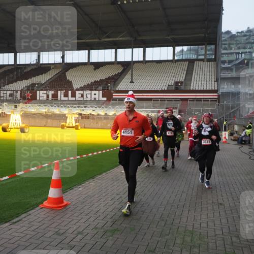 07.12.2025 - St. Pauli X-Mass-Run No. 15 Fabian Wolf http://msf.ph/oto/9370616 07.12.2025 10:03:57 Ziel 185, 399, 626, 628, 709, 1027, 1028, 1307, 1394, 1425, 1906, 2110, 2112, 2366, 3198, 3337, 3340, 3359, 3519, 3734, 4151 meine-sportfotos.de