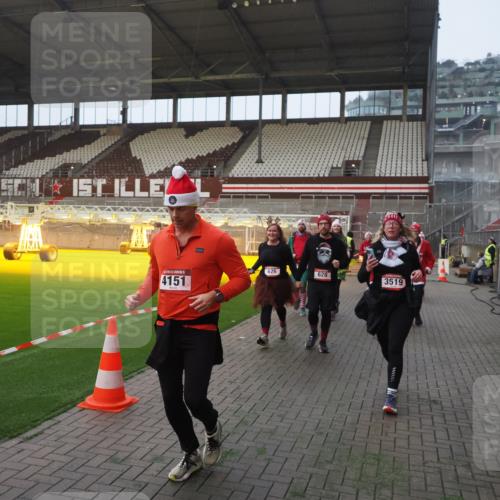 07.12.2025 - St. Pauli X-Mass-Run No. 15 Fabian Wolf http://msf.ph/oto/9370619 07.12.2025 10:03:57 Ziel 185, 399, 626, 628, 709, 1027, 1028, 1307, 1394, 1425, 1906, 2110, 2112, 2366, 3198, 3337, 3340, 3359, 3519, 3734, 4151 meine-sportfotos.de