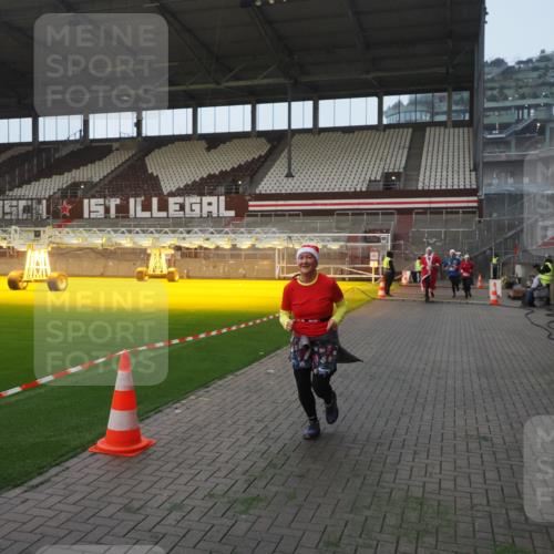 07.12.2025 - St. Pauli X-Mass-Run No. 15 Fabian Wolf http://msf.ph/oto/9370663 07.12.2025 10:04:12 Ziel 113, 709, 1302, 1712, 1738, 1906, 2454, 3198, 3340 meine-sportfotos.de