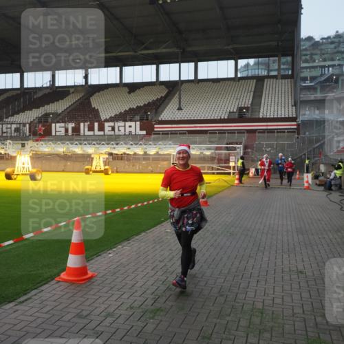 07.12.2025 - St. Pauli X-Mass-Run No. 15 Fabian Wolf http://msf.ph/oto/9370664 07.12.2025 10:04:12 Ziel 113, 709, 1302, 1712, 1738, 1906, 2454, 3198, 3340 meine-sportfotos.de