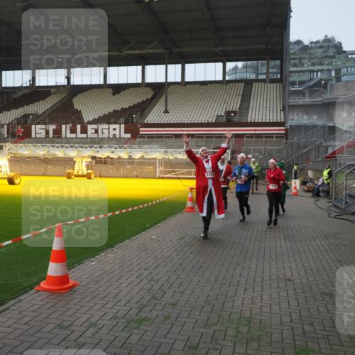 07.12.2025 - St. Pauli X-Mass-Run No. 15 Fabian Wolf http://msf.ph/oto/9370666 07.12.2025 10:04:17 Ziel 113, 1291, 1302, 1712, 1738, 2454, 3188 meine-sportfotos.de