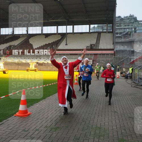07.12.2025 - St. Pauli X-Mass-Run No. 15 Fabian Wolf http://msf.ph/oto/9370672 07.12.2025 10:04:18 Ziel 113, 1291, 1302, 1712, 1738, 2454, 3188, 4673 meine-sportfotos.de