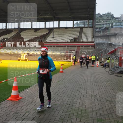 07.12.2025 - St. Pauli X-Mass-Run No. 15 Fabian Wolf http://msf.ph/oto/9370701 07.12.2025 10:04:30 Ziel 113, 1291, 1302, 1522, 1701, 1712, 1738, 1871, 2454, 2569, 2570, 3188, 3477, 3911, 4673 meine-sportfotos.de