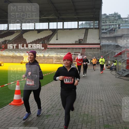 07.12.2025 - St. Pauli X-Mass-Run No. 15 Fabian Wolf http://msf.ph/oto/9370707 07.12.2025 10:04:34 Ziel 713, 1291, 1522, 1701, 1871, 2569, 2570, 3188, 3477, 3894, 3911, 4673 meine-sportfotos.de