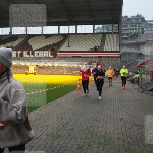 07.12.2025 - St. Pauli X-Mass-Run No. 15 Fabian Wolf http://msf.ph/oto/9370709 07.12.2025 10:04:36 Ziel 713, 1522, 1701, 1871, 2569, 2570, 3477, 3894, 3911, 4673 meine-sportfotos.de