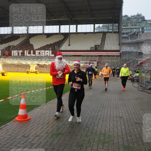 07.12.2025 - St. Pauli X-Mass-Run No. 15 Fabian Wolf http://msf.ph/oto/9370716 07.12.2025 10:04:37 Ziel 713, 1522, 1701, 1871, 2569, 2570, 3477, 3894, 3911, 4673 meine-sportfotos.de