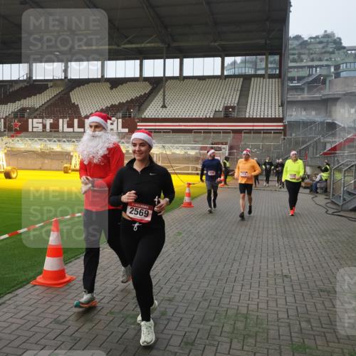 07.12.2025 - St. Pauli X-Mass-Run No. 15 Fabian Wolf http://msf.ph/oto/9370718 07.12.2025 10:04:38 Ziel 713, 1522, 1701, 1871, 2569, 2570, 3477, 3894, 3911, 4080, 4553, 4557, 4673 meine-sportfotos.de