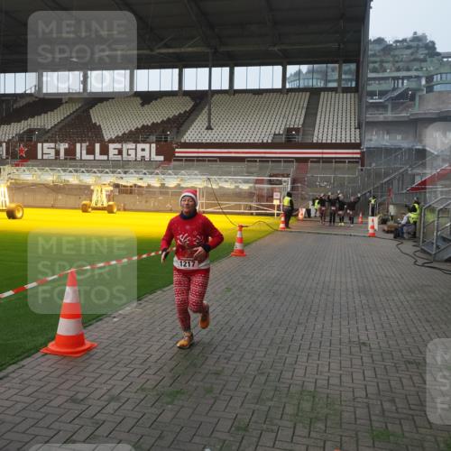 07.12.2025 - St. Pauli X-Mass-Run No. 15 Fabian Wolf http://msf.ph/oto/9370750 07.12.2025 10:04:52 Ziel 713, 1217, 1973, 1991, 2168, 2249, 3894, 4080, 4553, 4557 meine-sportfotos.de