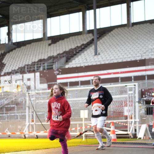 07.12.2025 - St. Pauli X-Mass-Run No. 15 Patografie http://msf.ph/oto/9370751 07.12.2025 11:35:05 Ziel 2150, 2481, 3005, 3148, 3149 meine-sportfotos.de