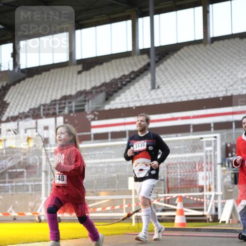 07.12.2025 - St. Pauli X-Mass-Run No. 15 Patografie http://msf.ph/oto/9370753 07.12.2025 11:35:06 Ziel 2150, 2481, 3005, 3148, 3149 meine-sportfotos.de