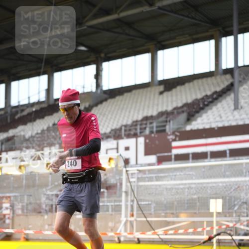 07.12.2025 - St. Pauli X-Mass-Run No. 15 Patografie http://msf.ph/oto/9370763 07.12.2025 11:35:12 Ziel 240, 2150, 2481, 3148, 3149 meine-sportfotos.de