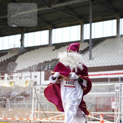 07.12.2025 - St. Pauli X-Mass-Run No. 15 Patografie http://msf.ph/oto/9370765 07.12.2025 11:35:19 Ziel 240, 527, 535, 2150, 3148, 3149, 4408 meine-sportfotos.de