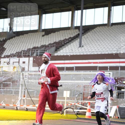 07.12.2025 - St. Pauli X-Mass-Run No. 15 Patografie http://msf.ph/oto/9370770 07.12.2025 11:35:23 Ziel 240, 527, 535, 2660, 4408 meine-sportfotos.de