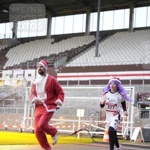 07.12.2025 - St. Pauli X-Mass-Run No. 15 Patografie http://msf.ph/oto/9370772 07.12.2025 11:35:23 Ziel 240, 527, 535, 2660, 4408 meine-sportfotos.de