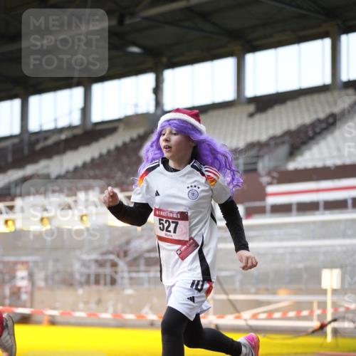 07.12.2025 - St. Pauli X-Mass-Run No. 15 Patografie http://msf.ph/oto/9370774 07.12.2025 11:35:24 Ziel 240, 527, 535, 2660, 4408 meine-sportfotos.de