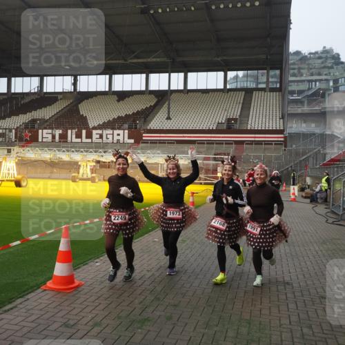 07.12.2025 - St. Pauli X-Mass-Run No. 15 Fabian Wolf http://msf.ph/oto/9370775 07.12.2025 10:05:00 Ziel 202, 210, 292, 699, 1217, 1973, 1991, 2168, 2249, 2856, 2866, 3311 meine-sportfotos.de