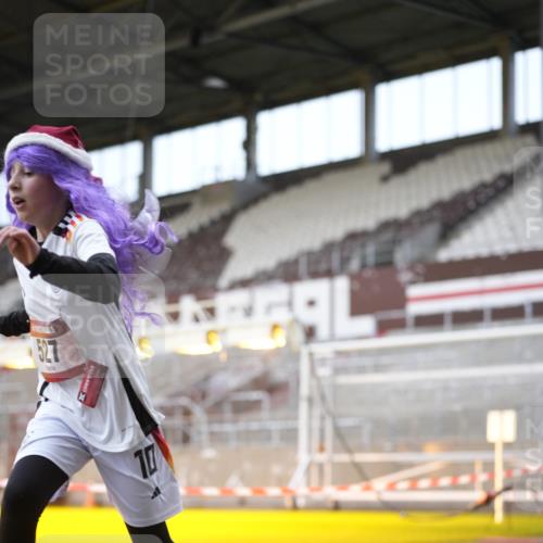07.12.2025 - St. Pauli X-Mass-Run No. 15 Patografie http://msf.ph/oto/9370778 07.12.2025 11:35:24 Ziel 240, 527, 535, 2660, 4408 meine-sportfotos.de