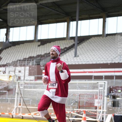 07.12.2025 - St. Pauli X-Mass-Run No. 15 Patografie http://msf.ph/oto/9370780 07.12.2025 11:35:29 Ziel 527, 535, 2660, 3967, 4408, 4843 meine-sportfotos.de