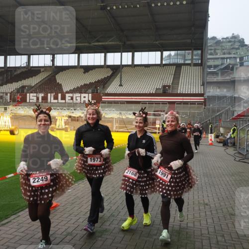 07.12.2025 - St. Pauli X-Mass-Run No. 15 Fabian Wolf http://msf.ph/oto/9370781 07.12.2025 10:05:01 Ziel 202, 210, 292, 699, 1217, 1973, 1991, 2168, 2249, 2856, 2866, 3307, 3311 meine-sportfotos.de