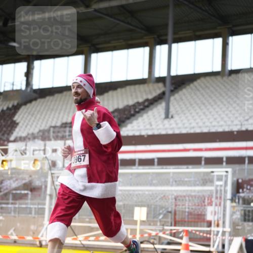 07.12.2025 - St. Pauli X-Mass-Run No. 15 Patografie http://msf.ph/oto/9370782 07.12.2025 11:35:30 Ziel 527, 535, 2660, 3967, 4408, 4843 meine-sportfotos.de