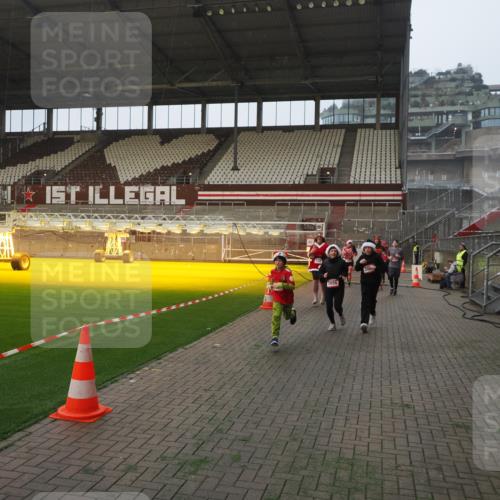 07.12.2025 - St. Pauli X-Mass-Run No. 15 Fabian Wolf http://msf.ph/oto/9370785 07.12.2025 10:05:02 Ziel 202, 210, 292, 699, 1217, 1973, 1991, 2168, 2249, 2856, 2866, 3307, 3311 meine-sportfotos.de