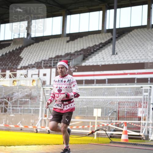 07.12.2025 - St. Pauli X-Mass-Run No. 15 Patografie http://msf.ph/oto/9370794 07.12.2025 11:35:36 Ziel 527, 535, 1960, 2660, 2902, 2962, 3967, 4816, 4823, 4843 meine-sportfotos.de