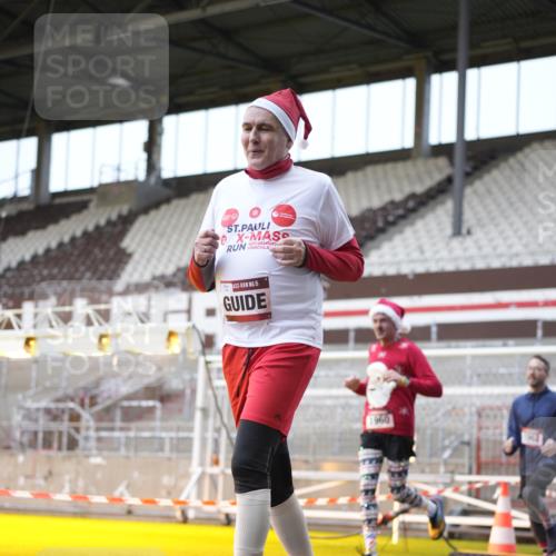 07.12.2025 - St. Pauli X-Mass-Run No. 15 Patografie http://msf.ph/oto/9370802 07.12.2025 11:35:40 Ziel 1960, 1962, 2660, 2902, 2962, 3967, 4816, 4823, 4843 meine-sportfotos.de