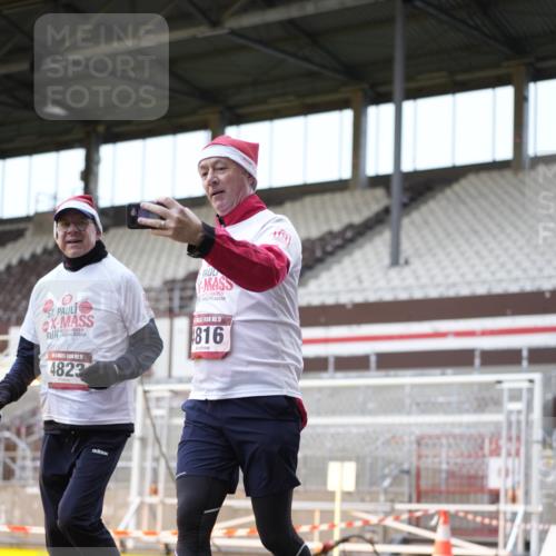 07.12.2025 - St. Pauli X-Mass-Run No. 15 Patografie http://msf.ph/oto/9370811 07.12.2025 11:35:42 Ziel 1960, 1962, 2902, 2962, 3967, 4816, 4823, 4843 meine-sportfotos.de