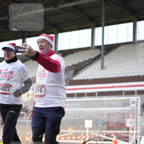 07.12.2025 - St. Pauli X-Mass-Run No. 15 Patografie http://msf.ph/oto/9370812 07.12.2025 11:35:42 Ziel 1960, 1962, 2902, 2962, 3967, 4816, 4823, 4843 meine-sportfotos.de