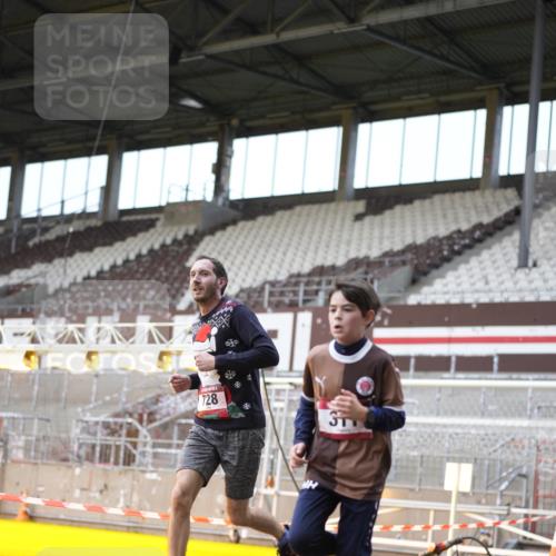 07.12.2025 - St. Pauli X-Mass-Run No. 15 Patografie http://msf.ph/oto/9370818 07.12.2025 11:35:56 Ziel 311, 728, 1960, 1962, 3109, 4816, 4823 meine-sportfotos.de