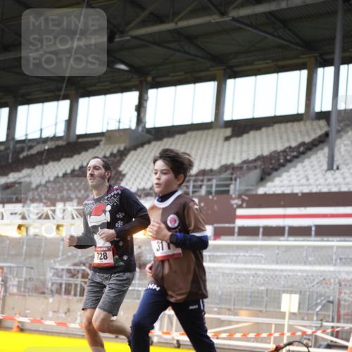 07.12.2025 - St. Pauli X-Mass-Run No. 15 Patografie http://msf.ph/oto/9370820 07.12.2025 11:35:56 Ziel 311, 728, 1960, 1962, 3109, 4816, 4823 meine-sportfotos.de