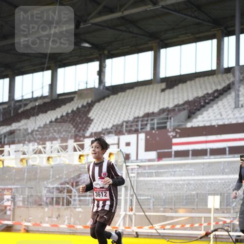 07.12.2025 - St. Pauli X-Mass-Run No. 15 Patografie http://msf.ph/oto/9370838 07.12.2025 11:36:06 Ziel 311, 728, 1753, 1792, 2183, 2310, 2316, 2907, 3109, 3610, 3612, 3614, 3653 meine-sportfotos.de