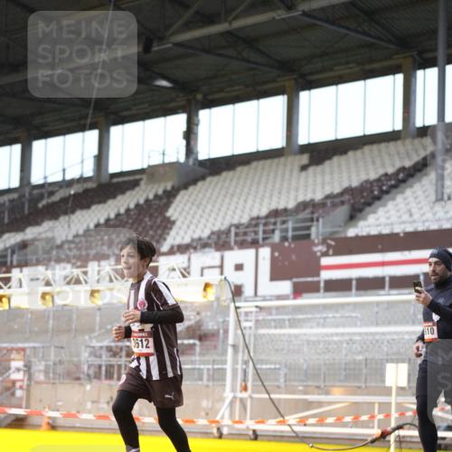 07.12.2025 - St. Pauli X-Mass-Run No. 15 Patografie http://msf.ph/oto/9370840 07.12.2025 11:36:06 Ziel 311, 728, 1753, 1792, 2183, 2310, 2316, 2907, 3109, 3610, 3612, 3614, 3653 meine-sportfotos.de