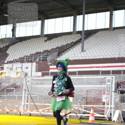 07.12.2025 - St. Pauli X-Mass-Run No. 15 Patografie http://msf.ph/oto/9370847 07.12.2025 11:36:08 Ziel 311, 728, 1753, 1792, 2183, 2310, 2316, 2907, 3109, 3610, 3612, 3614, 3653 meine-sportfotos.de