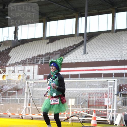 07.12.2025 - St. Pauli X-Mass-Run No. 15 Patografie http://msf.ph/oto/9370849 07.12.2025 11:36:08 Ziel 311, 728, 1753, 1792, 2183, 2310, 2316, 2907, 3109, 3610, 3612, 3614, 3653 meine-sportfotos.de