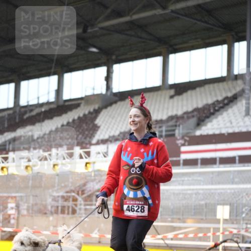 07.12.2025 - St. Pauli X-Mass-Run No. 15 Patografie http://msf.ph/oto/9370859 07.12.2025 11:36:25 Ziel 1753, 3826, 4628 meine-sportfotos.de