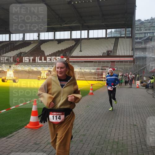 07.12.2025 - St. Pauli X-Mass-Run No. 15 Fabian Wolf http://msf.ph/oto/9370880 07.12.2025 10:05:15 Ziel 114, 202, 210, 292, 699, 1121, 1481, 1661, 1761, 2856, 2866, 3186, 3307, 3311, 4036 meine-sportfotos.de