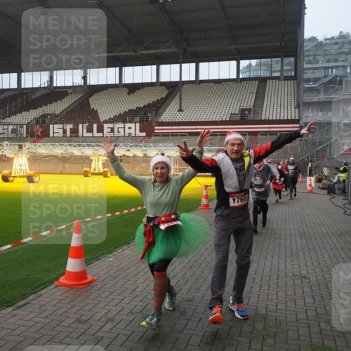 07.12.2025 - St. Pauli X-Mass-Run No. 15 Fabian Wolf http://msf.ph/oto/9370908 07.12.2025 10:05:21 Ziel 114, 543, 668, 950, 1121, 1316, 1374, 1481, 1661, 1761, 3186, 3307, 3386, 4036, 4556, 4558 meine-sportfotos.de