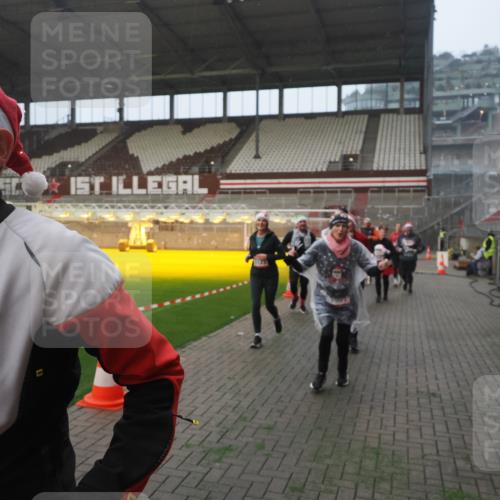 07.12.2025 - St. Pauli X-Mass-Run No. 15 Fabian Wolf http://msf.ph/oto/9370920 07.12.2025 10:05:22 Ziel 114, 543, 668, 950, 1121, 1316, 1374, 1481, 1661, 1761, 3186, 3386, 4036, 4556, 4558 meine-sportfotos.de
