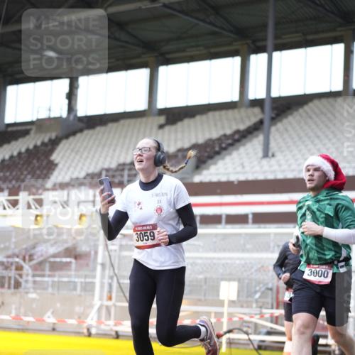 07.12.2025 - St. Pauli X-Mass-Run No. 15 Patografie http://msf.ph/oto/9370946 07.12.2025 11:37:45 Ziel 617, 1154, 1156, 3000, 3059, 3358 meine-sportfotos.de