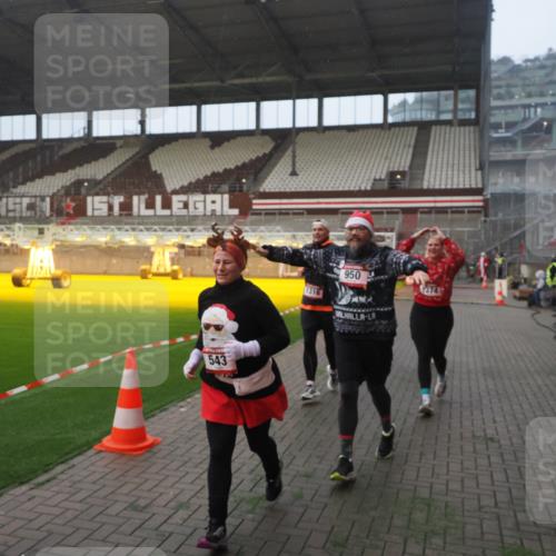 07.12.2025 - St. Pauli X-Mass-Run No. 15 Fabian Wolf http://msf.ph/oto/9370949 07.12.2025 10:05:26 Ziel 114, 543, 668, 950, 1121, 1316, 1374, 1481, 1661, 1761, 3186, 3386, 4036, 4556, 4558 meine-sportfotos.de