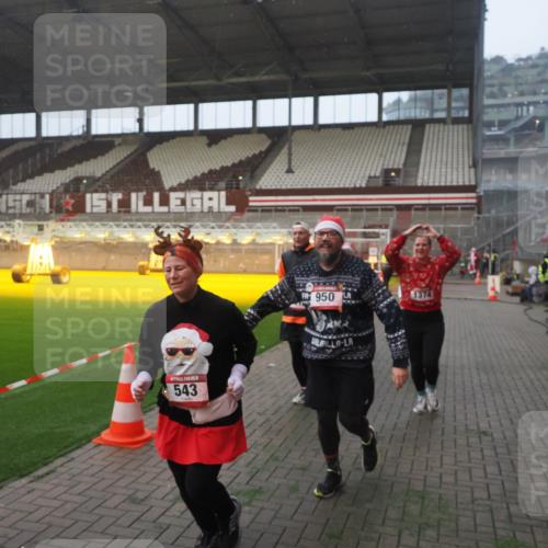 07.12.2025 - St. Pauli X-Mass-Run No. 15 Fabian Wolf http://msf.ph/oto/9370952 07.12.2025 10:05:26 Ziel 114, 543, 668, 950, 1121, 1316, 1374, 1481, 1661, 1761, 3186, 3386, 4036, 4556, 4558 meine-sportfotos.de
