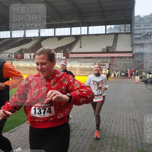 07.12.2025 - St. Pauli X-Mass-Run No. 15 Fabian Wolf http://msf.ph/oto/9370968 07.12.2025 10:05:28 Ziel 114, 543, 668, 950, 1121, 1316, 1374, 1481, 1661, 1761, 3186, 3386, 4036, 4556, 4558 meine-sportfotos.de