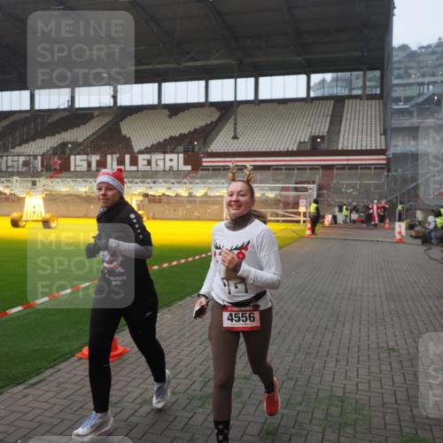 07.12.2025 - St. Pauli X-Mass-Run No. 15 Fabian Wolf http://msf.ph/oto/9370972 07.12.2025 10:05:28 Ziel 114, 543, 668, 950, 1121, 1316, 1374, 1481, 1661, 1761, 3186, 3386, 4036, 4556, 4558 meine-sportfotos.de