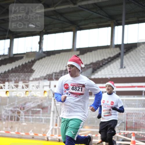 07.12.2025 - St. Pauli X-Mass-Run No. 15 Patografie http://msf.ph/oto/9370982 07.12.2025 11:38:24 Ziel 2395, 2396, 2715, 3762, 4821, 4822 meine-sportfotos.de