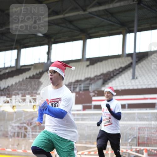 07.12.2025 - St. Pauli X-Mass-Run No. 15 Patografie http://msf.ph/oto/9370984 07.12.2025 11:38:24 Ziel 2395, 2396, 2715, 3762, 4821, 4822 meine-sportfotos.de