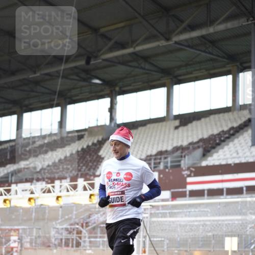 07.12.2025 - St. Pauli X-Mass-Run No. 15 Patografie http://msf.ph/oto/9370986 07.12.2025 11:38:24 Ziel 2395, 2396, 2715, 3762, 4821, 4822 meine-sportfotos.de