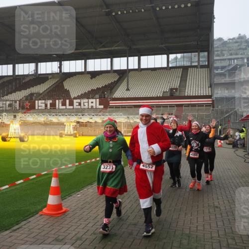 07.12.2025 - St. Pauli X-Mass-Run No. 15 Fabian Wolf http://msf.ph/oto/9371000 07.12.2025 10:05:40 Ziel 54, 123, 363, 385, 512, 945, 1215, 1222, 3231, 4552, 4555, 4556, 4558, 4559, 4560 meine-sportfotos.de