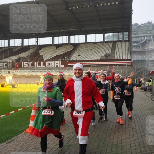 07.12.2025 - St. Pauli X-Mass-Run No. 15 Fabian Wolf http://msf.ph/oto/9371004 07.12.2025 10:05:41 Ziel 2, 3, 54, 123, 363, 385, 512, 945, 1215, 1222, 1789, 3231, 4195, 4552, 4555, 4559, 4560 meine-sportfotos.de