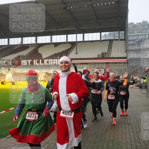 07.12.2025 - St. Pauli X-Mass-Run No. 15 Fabian Wolf http://msf.ph/oto/9371007 07.12.2025 10:05:41 Ziel 2, 3, 54, 123, 363, 385, 512, 945, 1215, 1222, 1789, 3231, 4195, 4552, 4555, 4559, 4560 meine-sportfotos.de